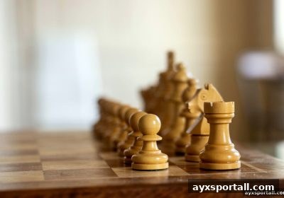 五子棋制胜之道:爱游戏体育全站解读战术进阶与拉新策略